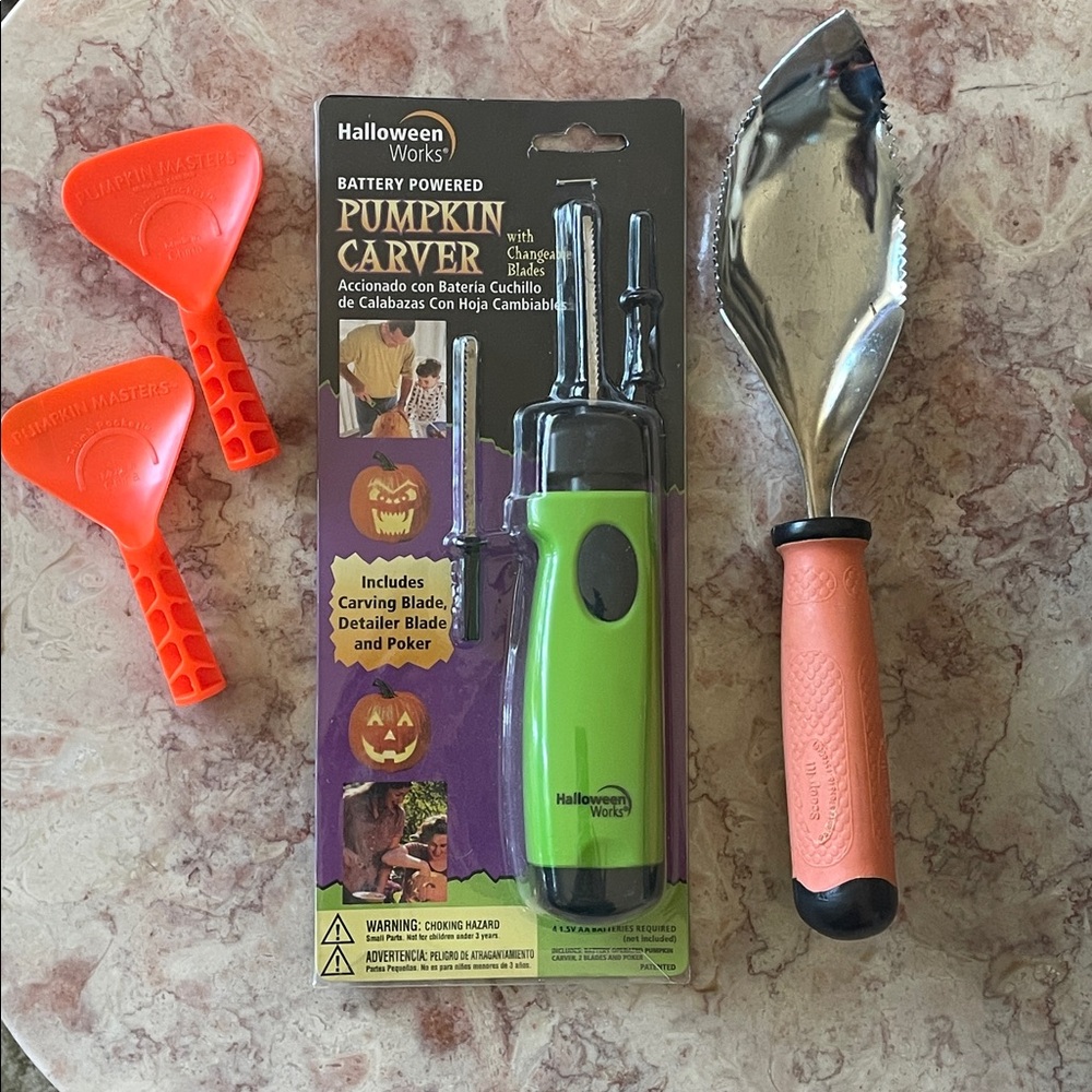 NIP~Halloween Battery Operated Pumpkin Carver/EUC 3 Carving Scoops~Bundle